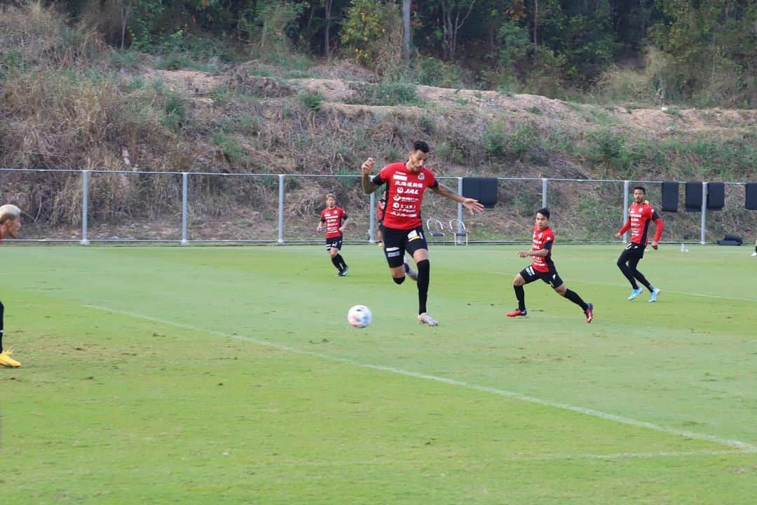 ジェイ・ボスロイドさんのインスタグラム写真 - (ジェイ・ボスロイドInstagram)「Another tough week in training, tomorrow we play our 2nd pre season game and it’s another chance to show what we have been working on. Train smart and hard and we will be a better team.... 🙏🏽 #consadole#team#together#win#belief#determination#striveforgreatness#blessed#hardwork#dedication#soccer#football#training#japan#jleague#adidas#adidastokyo」1月22日 22時27分 - jaybothroyd