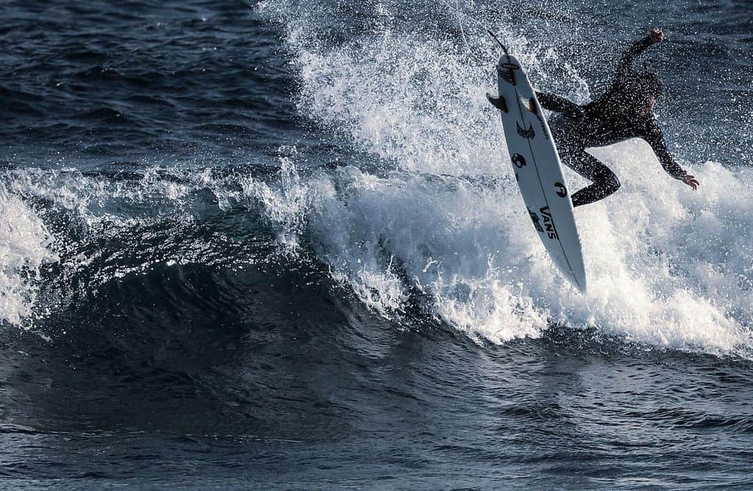湯川正人のインスタグラム：「密岩右波🖤 🎥 @junichiro_harada #skullcandy #lostsurfboards」