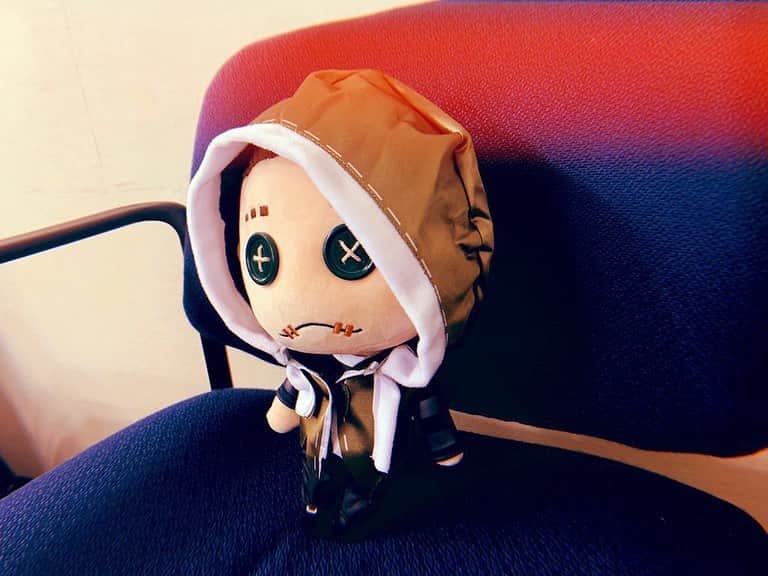 才川コージのインスタグラム：「Identity V STAGE　Episode2 『Double Down』 . 傭兵/ナワーブ ・サベダー役として出演します。 . お当番です。 . お当番の思い出は、 小学生の頃に給食当番をしていて、自分のご飯をよく大盛りにしたものだ。 . 今はタンパク質の大盛りが大好物だ。 . 話を戻そう。 . またナワーブを演じられる事がとても嬉しいです。 . 僕にしか出来ないナワーブを。 大迫力のチェイスシーンご期待ください！ #第5舞台 #IdentityV  #第五人格 #才川コージ #傭兵」