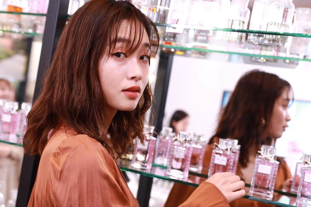 谷川りさこさんのインスタグラム写真 - (谷川りさこInstagram)「#ミスディオール @diorparfums @dior #春の香り #fragrance #いい香り #ローズアンドローズ」1月22日 22時40分 - risakoko