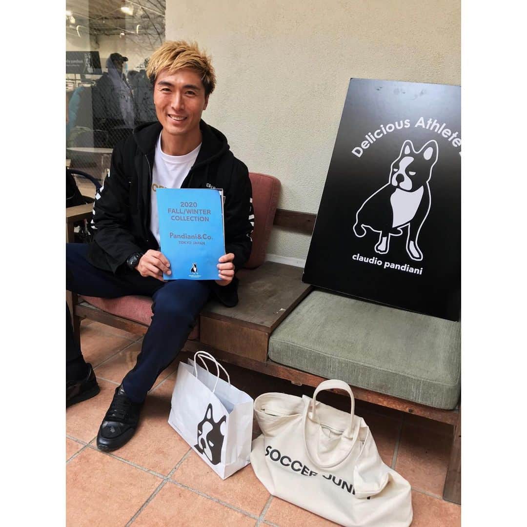 北野貴之さんのインスタグラム写真 - (北野貴之Instagram)「本日は、サッカージャンキーの展示会、代官山へお招き頂き、ありがとうございました！ これからの新商品も続々とカッコイイ服が出てきますよ！ 僕も楽しみですが、皆様もお楽しみに！ 久々の代官山素敵だったな！  #サッカージャンキー#クラウディオパンディアーニ」1月22日 22時40分 - takashi_kitano