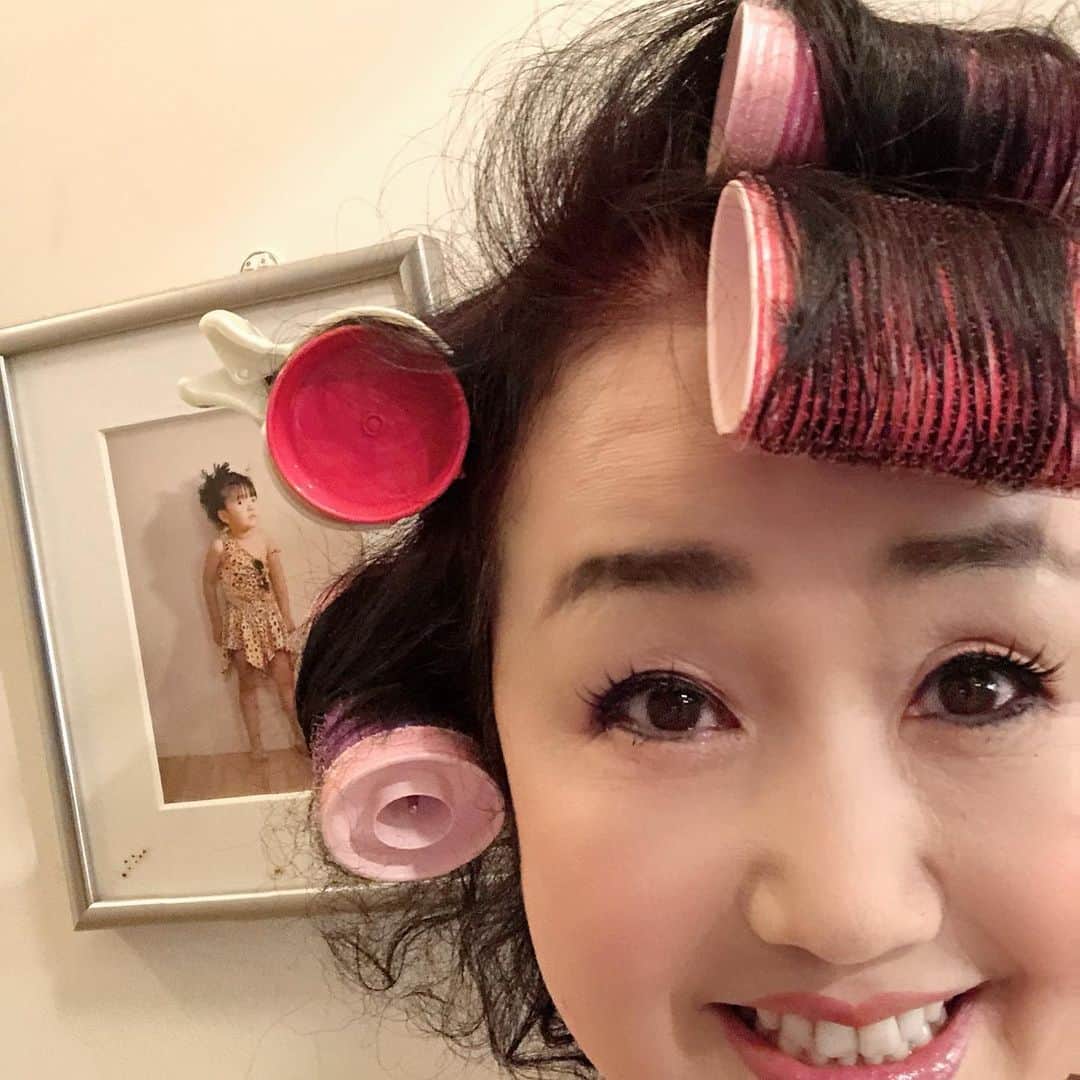 橋本志穂さんのインスタグラム写真 - (橋本志穂Instagram)「よっちゃんとお出かけの約束。。 「髪の毛巻き巻きしてまーす。」と連絡したら よっちゃんも同じ状態でした^_^」1月22日 22時49分 - shihohashimoto3