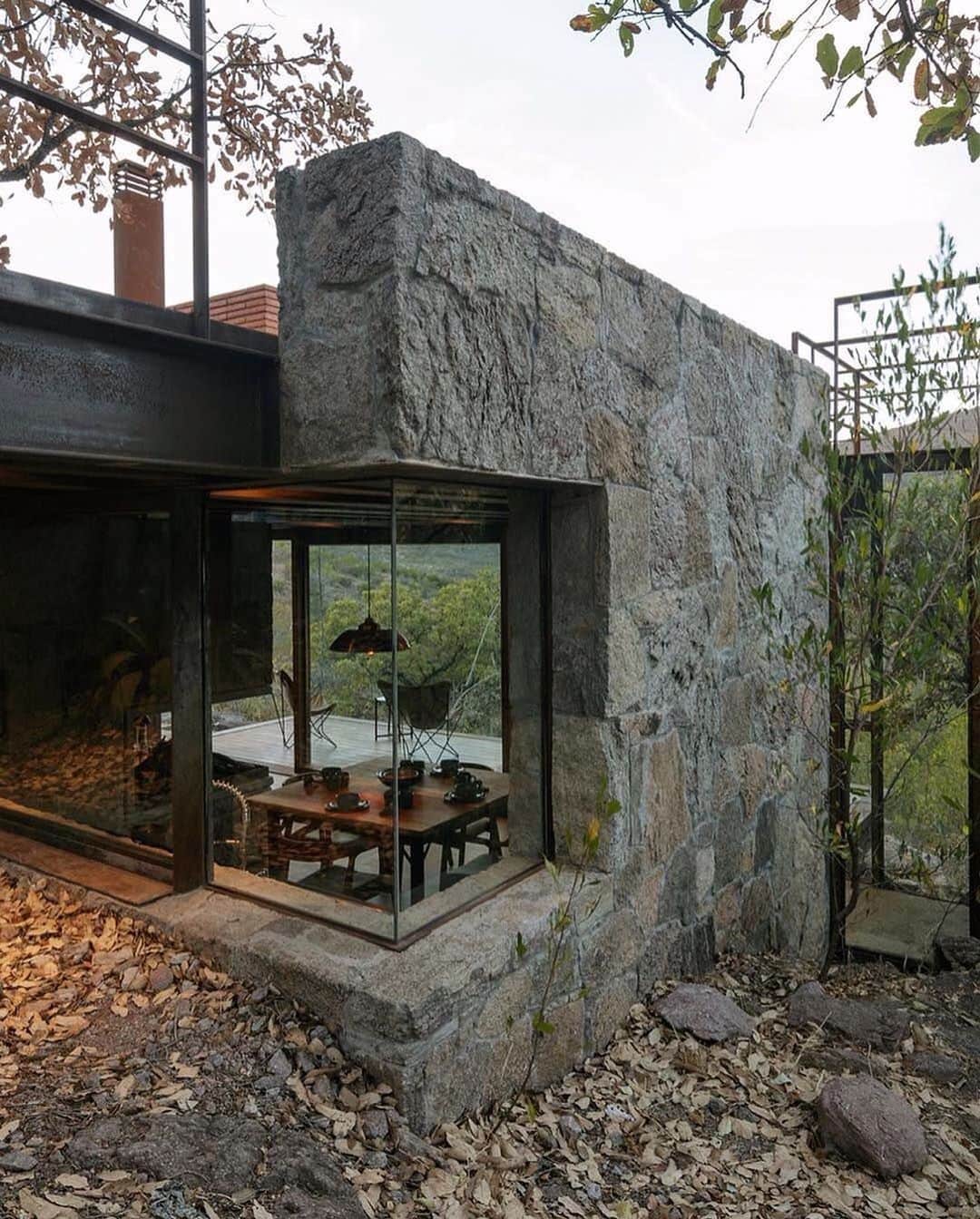 Architecture - Housesさんのインスタグラム写真 - (Architecture - HousesInstagram)「The cabaña Teitipac is designed by @lamzarquitectura 📍 #Oaxaca #Mexico . #cabin #stone #luxury #luxuryhome #architect #luxuryhouse #arquitectura #luxurylife #luxurylifestyle #bighouse #bighouses #homes #homesweethome #homestyle #homestead #homestyling #house #houses #architecture #architectureporn #design #modern #architects #building #interior #interiordesign」1月22日 22時53分 - _archidesignhome_