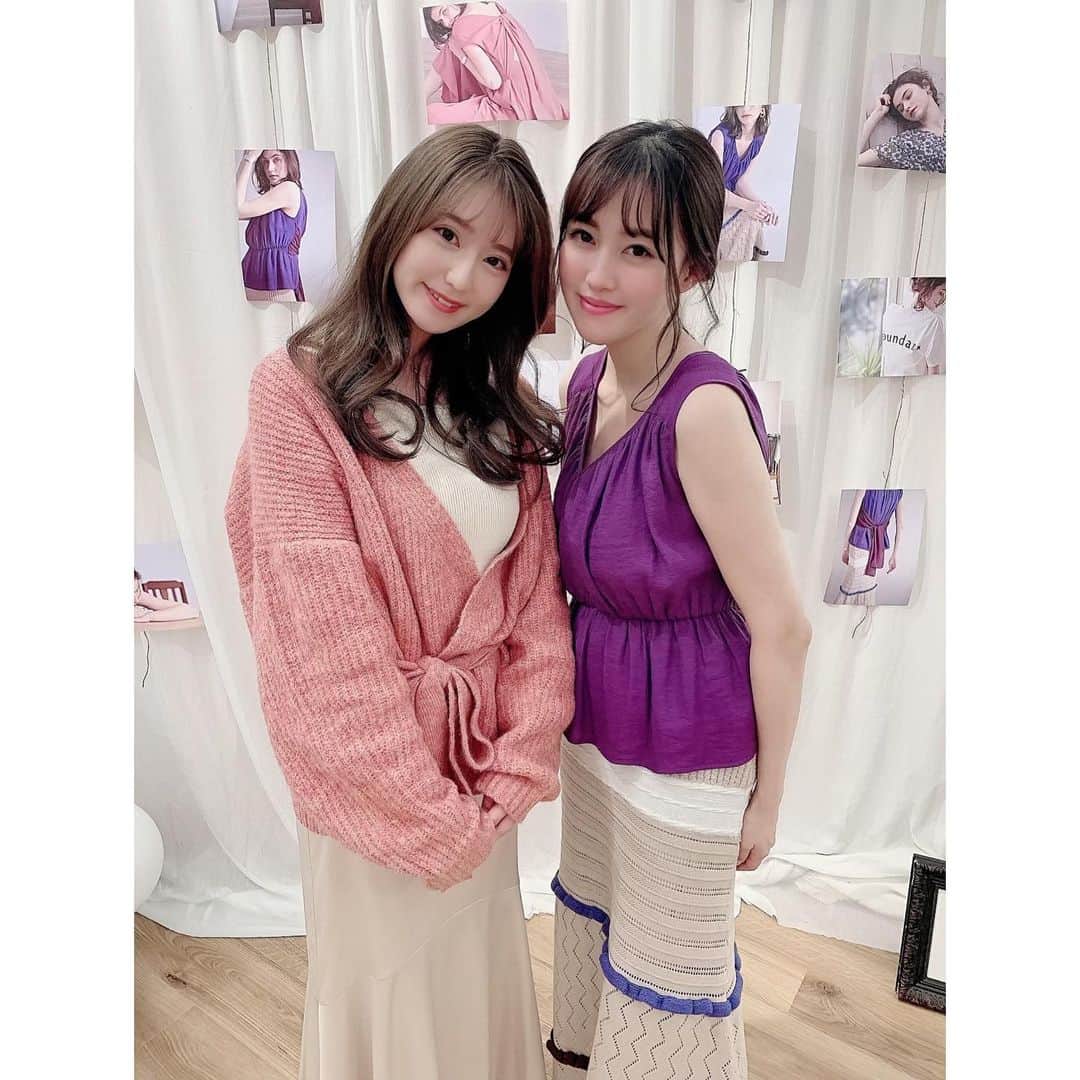 堀尾実咲のインスタグラム：「@drwcys_official 展示会行ってきたよ🐰💜 2020 summer exhibition 🌻  どのお洋服も可愛すぎてはたまたたっくさんオーダーしてきてしまった☺️ プレスの原田さん、今日もとっても可愛かった🤤 そしてお疲れ様です😌✨ #drwcys #ドロシーズ #exhibition #展示会 #summer #fashion #cordinate」