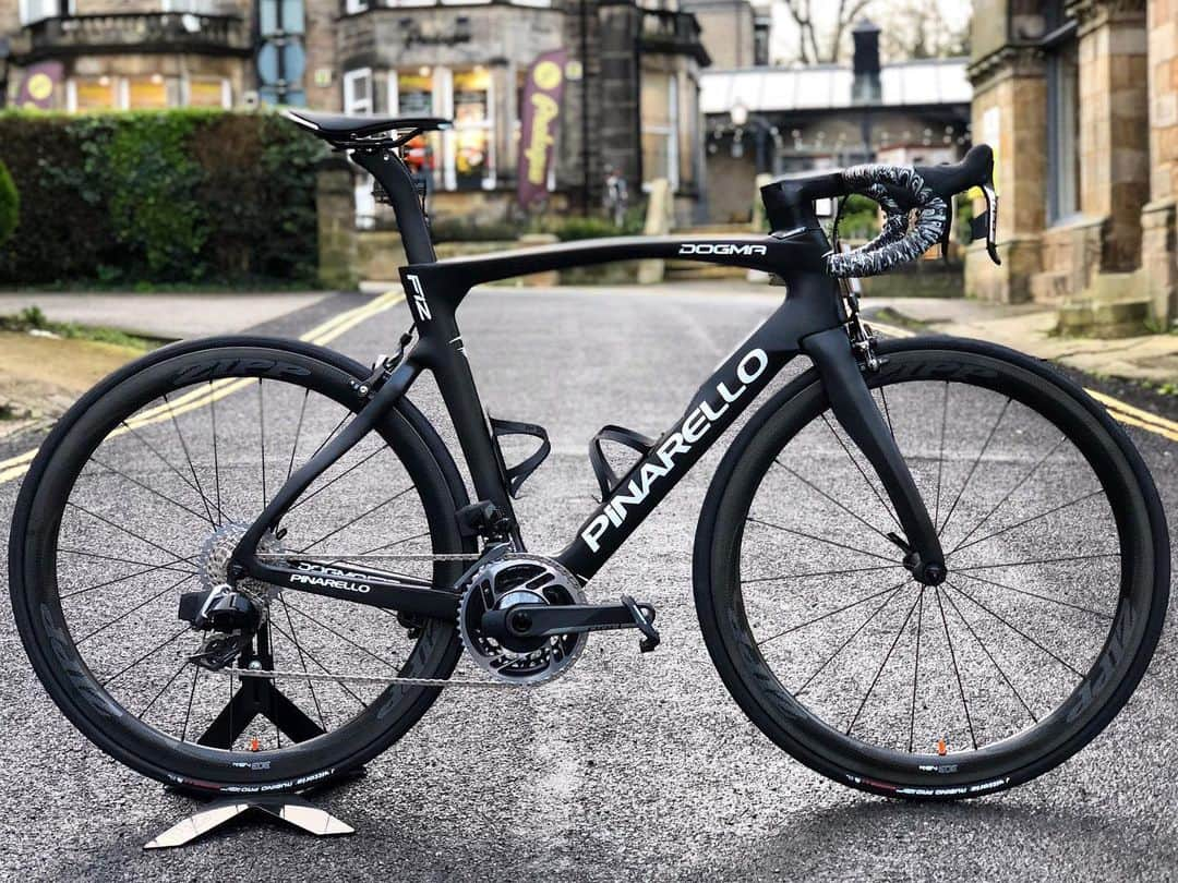 Zipp Speed Weaponryさんのインスタグラム写真 - (Zipp Speed WeaponryInstagram)「What a great custom build by our friends @prologueperformancecycling in England. @pinarello_official Dogma F12 with @sramroad #eTapAXS and #zippspeed 303 NSWs with Showstopper braking surface ideal for those wet days. #zippspeed #makingyoufaster」1月22日 22時58分 - zippspeed