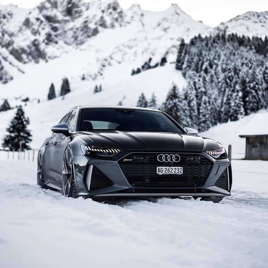 CARLiFESTYLEさんのインスタグラム写真 - (CARLiFESTYLEInstagram)「Perfect snow machine! The AUDI RS6. What car would you drive in the snow? Photo by @srs_swissrichstreets」1月22日 14時03分 - carlifestyle