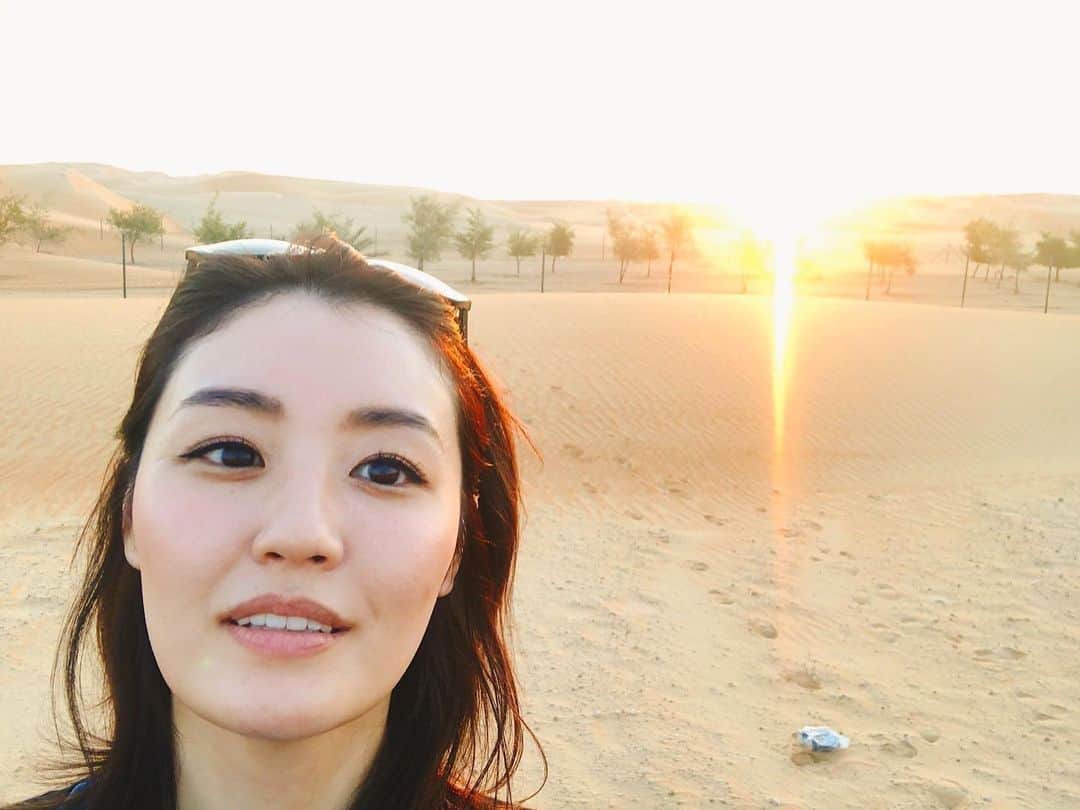 佐藤仁美さんのインスタグラム写真 - (佐藤仁美Instagram)「With beautiful sunset.  #rubalkhali  #desert  #abudhabi  #love」1月22日 14時17分 - miss_japan_hitomi
