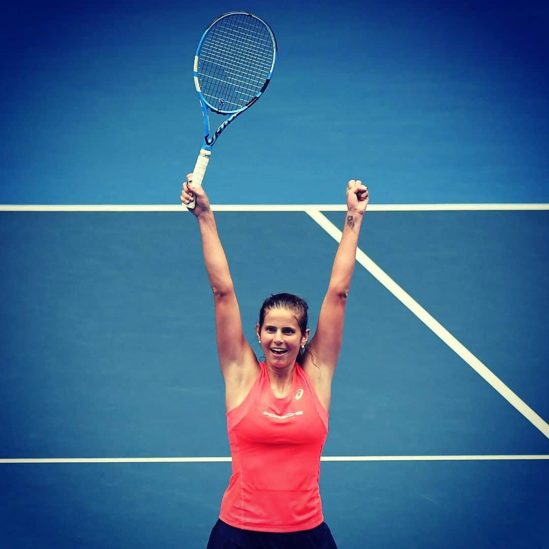 ユリア・ゲルゲスさんのインスタグラム写真 - (ユリア・ゲルゲスInstagram)「What a battle... 💪 Through to Round 3 @australianopen #teamjule #australianopen」1月22日 14時29分 - julia.goerges