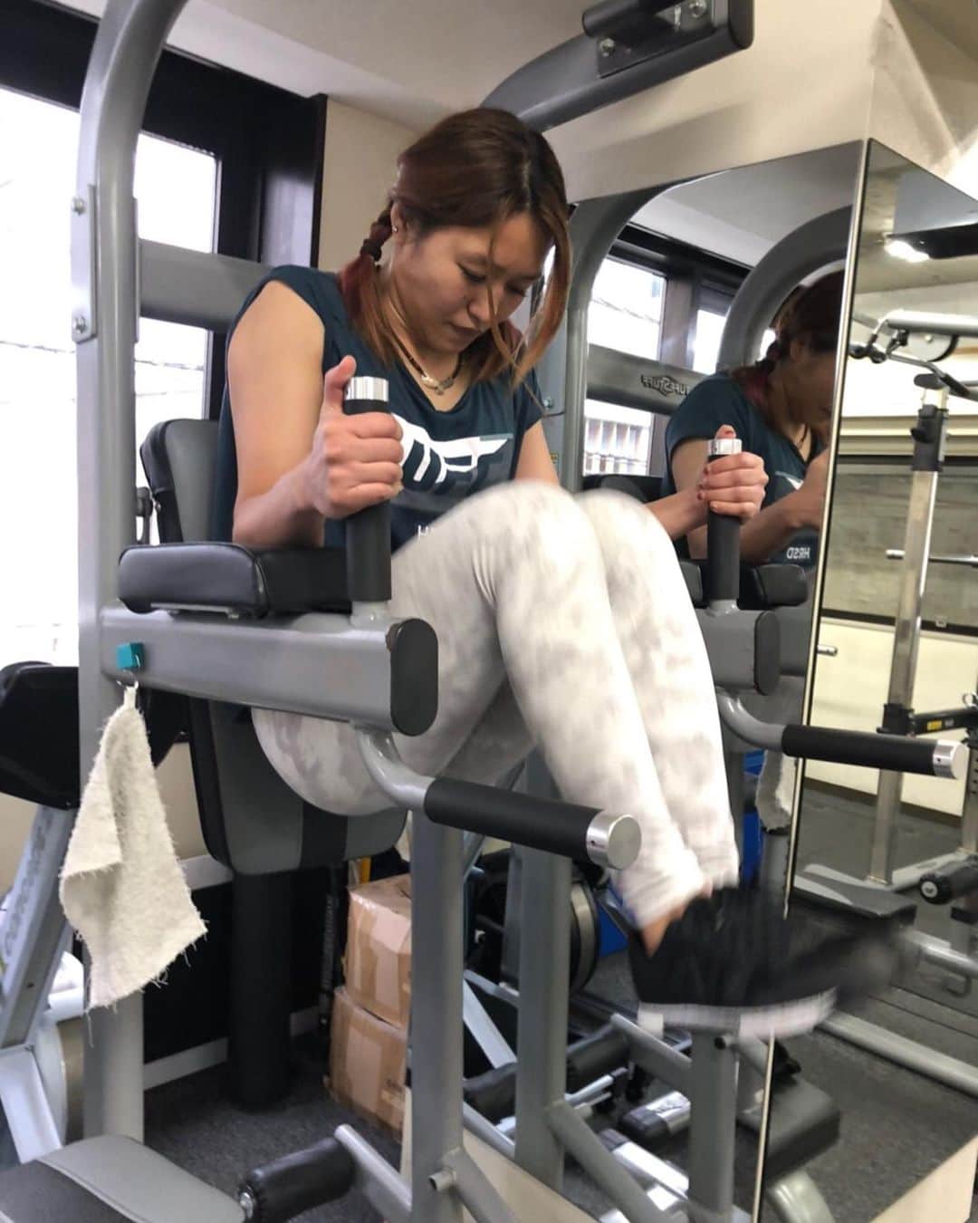 朱里さんのインスタグラム写真 - (朱里Instagram)「#training 🧡💛 髪型はおさげ😎  #fitness #fitnessgirl #fit #gym #workout #body #muscle #diet #enjoy #トレーニング　#フィットネス #ジム」1月22日 15時08分 - syuri_official