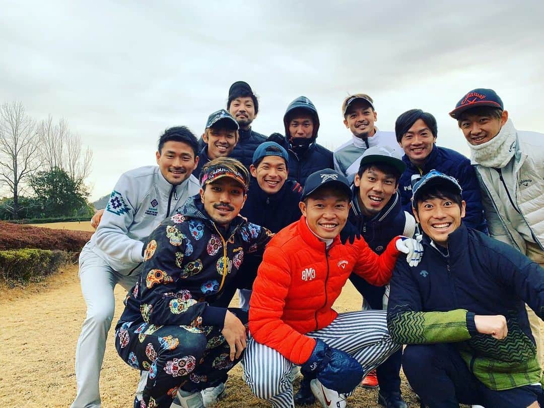 伊佐耕平のインスタグラム：「さんぺーカップ2020🏆 優勝和季くん🏅 次はもっと大人数で開催!  #キャディ三平 #キャディ三平 #キャディ三平 #キャディ三平 #キャディ三平 #さんぺーカップ2020 #victoriagolf #大分トリニータ #OITATRINITA」