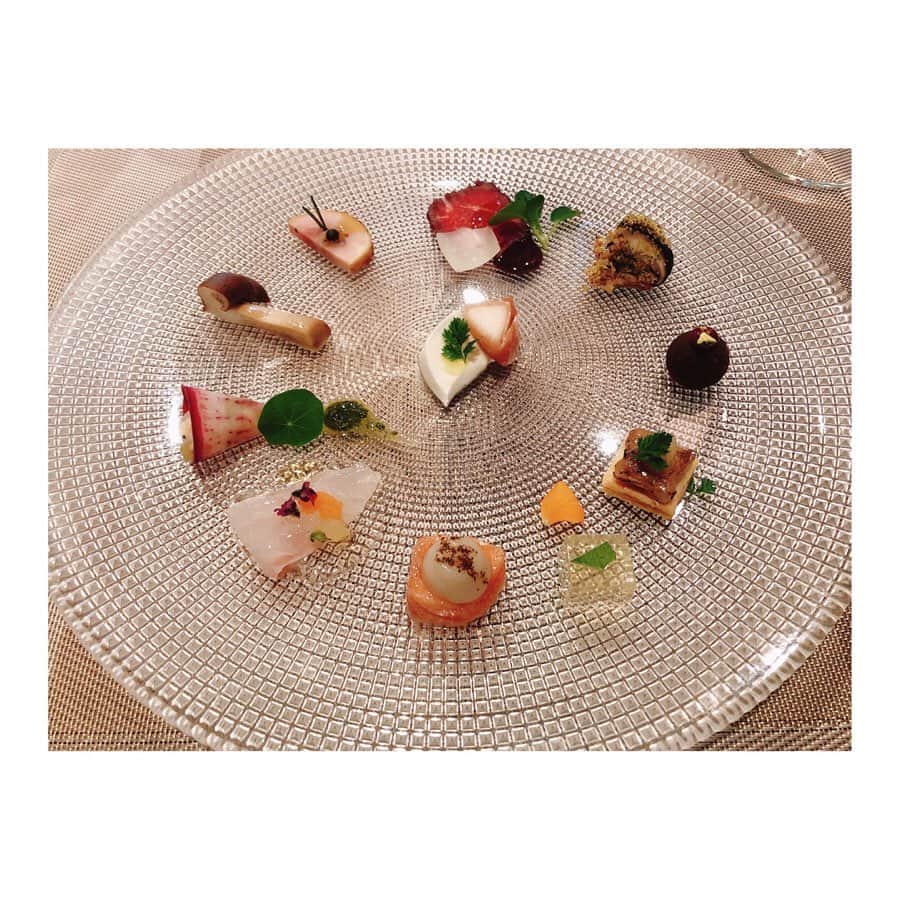 實石あづささんのインスタグラム写真 - (實石あづさInstagram)「. 同じ事務所の　 なっちゃんとランチ🍴 実は共通の知り合いが何人もいて 事務所に入る前に 会ったことがあるのです✨ 相変わらず可愛さ炸裂でした❤️ . リナシメントのお料理は ひとつひとつとっても繊細で、 特にジュエリーみたいな ひと口サイズの前菜は感動的でした😍✨ .  #lunch #lunchtime #lunchtime🍴  #rinacsimento #リナシメント  #meguro #目黒ランチ #目黒グルメ #目黒  #tokyo #japan #フリーアナウンサー  #塩尻奈都子 ちゃん❤️ #實石あづさ #ccj」1月22日 15時06分 - azusa_jitsuishi