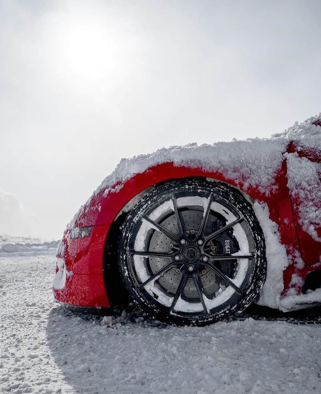 CARLiFESTYLEさんのインスタグラム写真 - (CARLiFESTYLEInstagram)「This looks like fun. Bugatti + Snow = ? Photo @royaltyexoticcars | 📸 @theluketerry」1月22日 15時17分 - carlifestyle