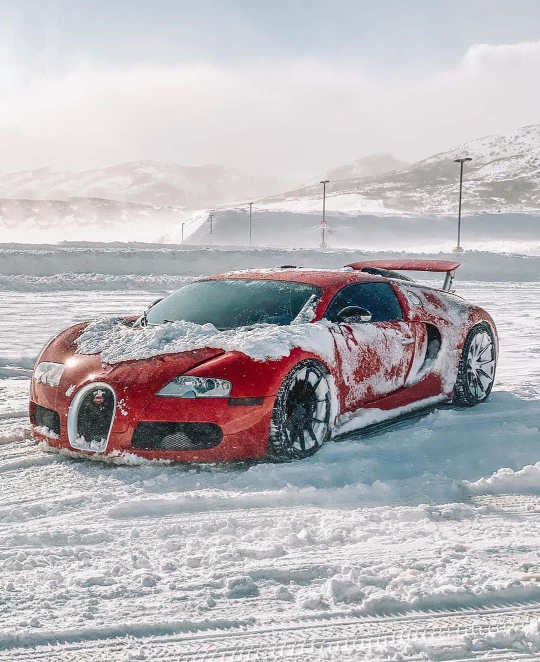 CARLiFESTYLEさんのインスタグラム写真 - (CARLiFESTYLEInstagram)「This looks like fun. Bugatti + Snow = ? Photo @royaltyexoticcars | 📸 @theluketerry」1月22日 15時17分 - carlifestyle