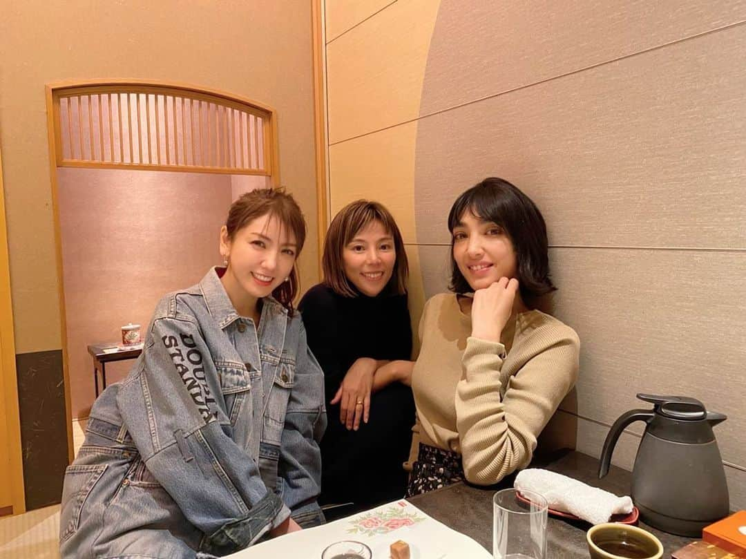 美香さんのインスタグラム写真 - (美香Instagram)「ランチ新年会💗 ちょっと真面目にふざけた話を😜笑笑  @sara___yuri  @kuruminagata」1月22日 15時22分 - mikaofficial99