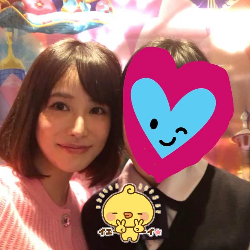 神室舞衣のインスタグラム：「姪が修学旅行でDisneyのホテルへ宿泊しているので面会へ行ってきた時。←10月頃の話🤣 2人きりで地元以外で会う事が初めてでなんだかむず痒い気持ちになりました。 自分の子ではないけど産まれてすぐ一緒に住んでたからね。私は特に育てたわけではないけどでも初めてオムツ変えた時は緊張したな。 初めて抱っこした日が懐かしい…私は高校生で初めて小さい生き物に触れて今やその子が高校生になってまいちゃんって呼んでくれて。 凄いねありがとう🥺💓 親ってすごいなぁこうやってずっと成長を見届けていくんだろうな。」
