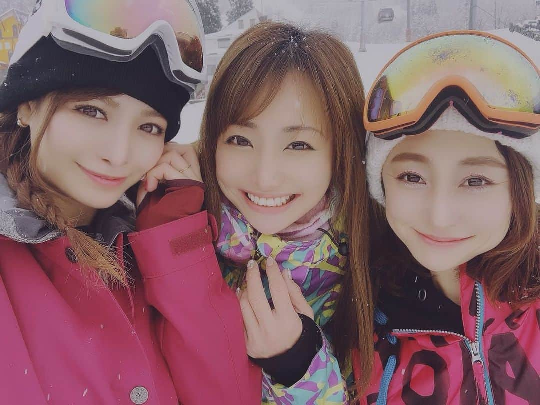 春菜めぐみさんのインスタグラム写真 - (春菜めぐみInstagram)「今シーズン初スノボ〜🏂❄️ ．． ． 滑り始めてから数年、毎年行くようになって 冬の楽しみになりました⛄️💕 ． ． ゲレンデで飲むビールも たまらん〜🍺❤️笑 ． ． 今年もたくさん滑りに 行けたらいいなぁ🥰✨ ． ． #snowboarding #スノーボード女子 #lovesport #🏂 #❤️」1月22日 16時03分 - me_haruna.02