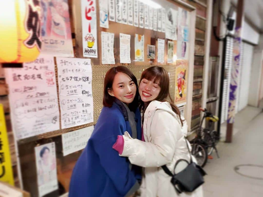 保坂玲奈さんのインスタグラム写真 - (保坂玲奈Instagram)「_______ #新潟 #はしご酒 . . ○夜はみんなで#十日町 居酒屋ツアーへ😍 . ○地元の人達だけしか知らない 地元の居酒屋を案内してもらえる ディープなツアーなんです😍 . ○#居酒屋はしご ってやってみたかったし、 大好きな新潟を深く感じられて嬉しい😍 . . 🍶1軒目 #ZIKKA食堂 ハマグリの酒蒸しと十日町の #地酒 #松乃井  最高の組み合わせで1軒目からほろ酔い💞 . 🍶２軒目 #焼きとん丸天 ホッピーが似合う焼きとん屋さん🐷 もつ煮込みが特に美味しかったなぁ💞 女子トークも止まりませんでした🤭 . 🍶3軒目 #松乃寿司 お寿司と日本酒の組み合わせが最高すぎた😍 珍しい久保田の白パカパカ飲めそうでこわい🤣 大将さんも気さくな方で、 常連さんともお話出来て楽しかった〜😆 . . . ❣居酒屋巡りツアーは予約をお忘れなく . ○この日は#ゲストハウス #ハチャネ  に宿泊しました✨ "はちゃね"も十日町弁で "またね"って意味なんだって🙈 ゲストハウスってワクワクするよね🥰 . . . . #新潟観光 #ガストロノミー#新潟ガストロノミー #食景色 #日本海美食旅 #女子旅 #女子旅行 #冬休み #バケーション #pr#日本酒#日本酒好きな人とつながりたい#日本酒好き」1月22日 16時17分 - __renao_0707