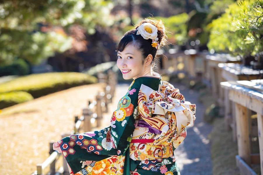 末井櫻子のインスタグラム：「【お知らせ📣】 ． ． ツイッターでは既にお知らせしたのですが、 キャンパスクイーンの晴れ着モデルに選んで頂きました✨ ． スポーツ新聞各社やWEBニュース等でも取り上げて頂いたのですが、 ． 実は昨日、デジタル書籍の 『キャンパスクイーンコレクション2020晴着スペシャル』が発売されました🎉 ． ． ここでしか見られないお写真や、直筆プロフィールも載っており、お値段もお求めやすい価格なので是非ご覧下さい☺️💗 ． ． URLはこちらです 👉🏻 https://amzn.to/2sH1tne ． ． ． #スペースクラフト  #キャンパスクイーン  #文藝春秋  #デジタル写真集  #晴れ着  #着物 #着物ヘア  #ミスコン」
