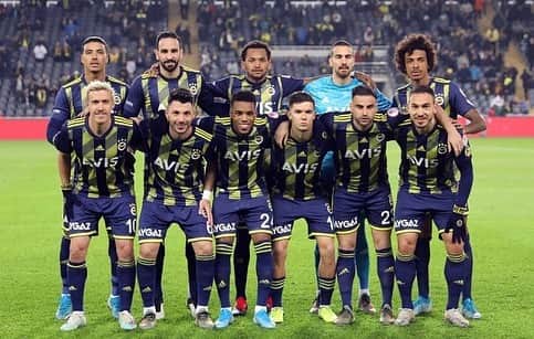 アディル・ラミのインスタグラム：「«A smile doesn't cost anything, but it creates a lot» 😁 #keepsmiling in the bad & good moment #keepcool #positiveattitude #nevergiveup #workhard #dicipline #accept #respect #victory @fenerbahce ⚽️ #team 👏」