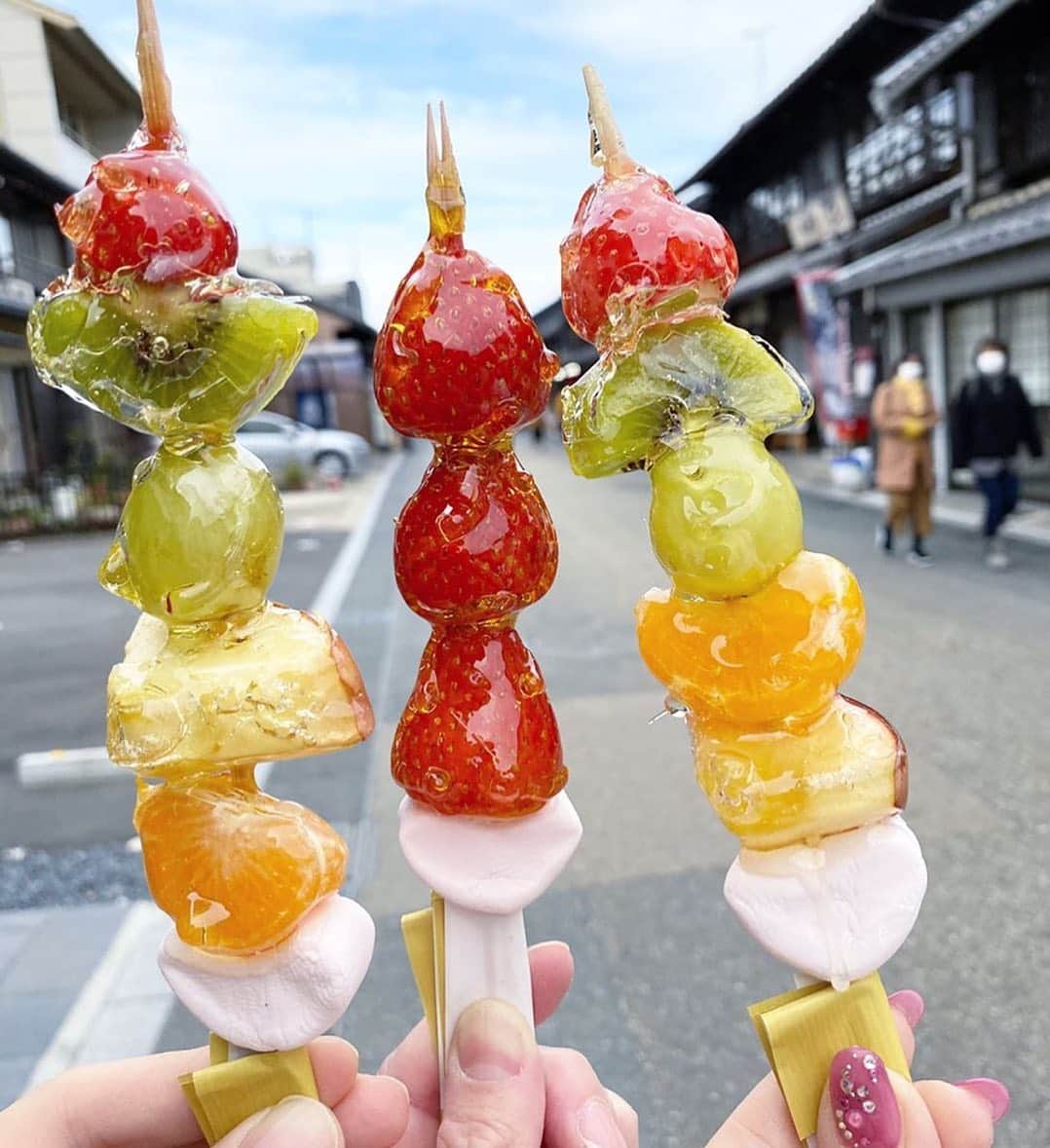 ナゴレコさんのインスタグラム写真 ナゴレコinstagram 季節のフルーツキャンディー リポスト 犬山城下町にあるフォトジェニックな店内とスイーツのカフェ Honmachi Coffeeさんの季節のフルーツキャンディー 近頃インスタで目にすることが増えてき