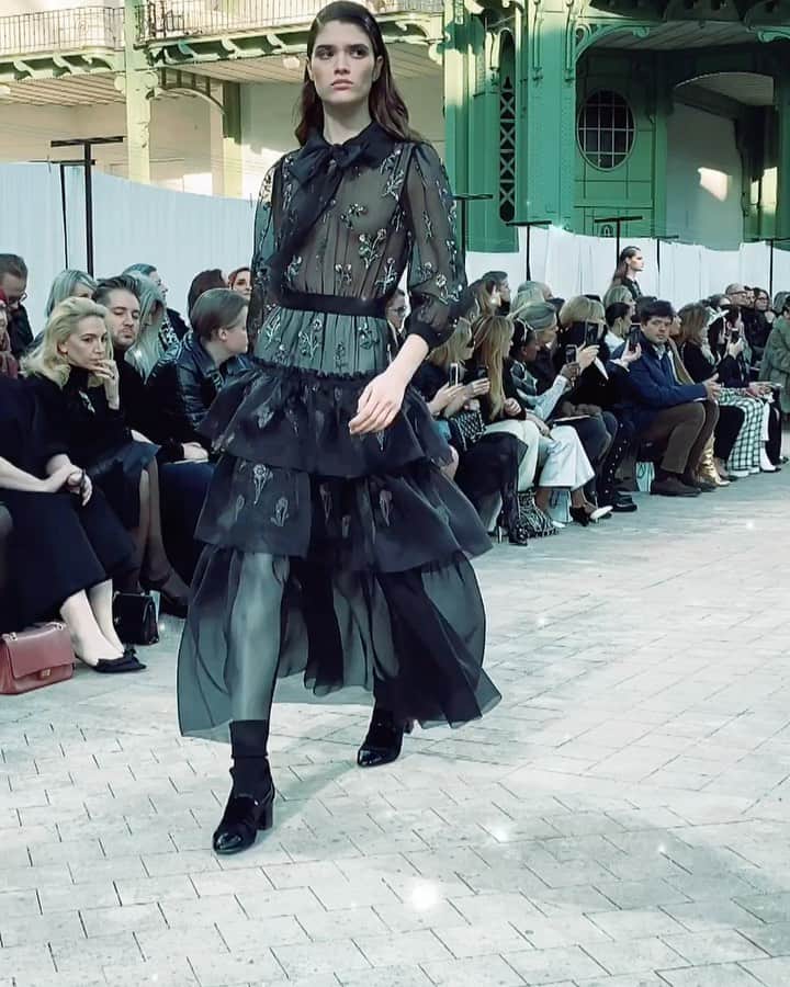 カロリーヌ・ド・メグレのインスタグラム：「😍😍 #chanelhautecouture」