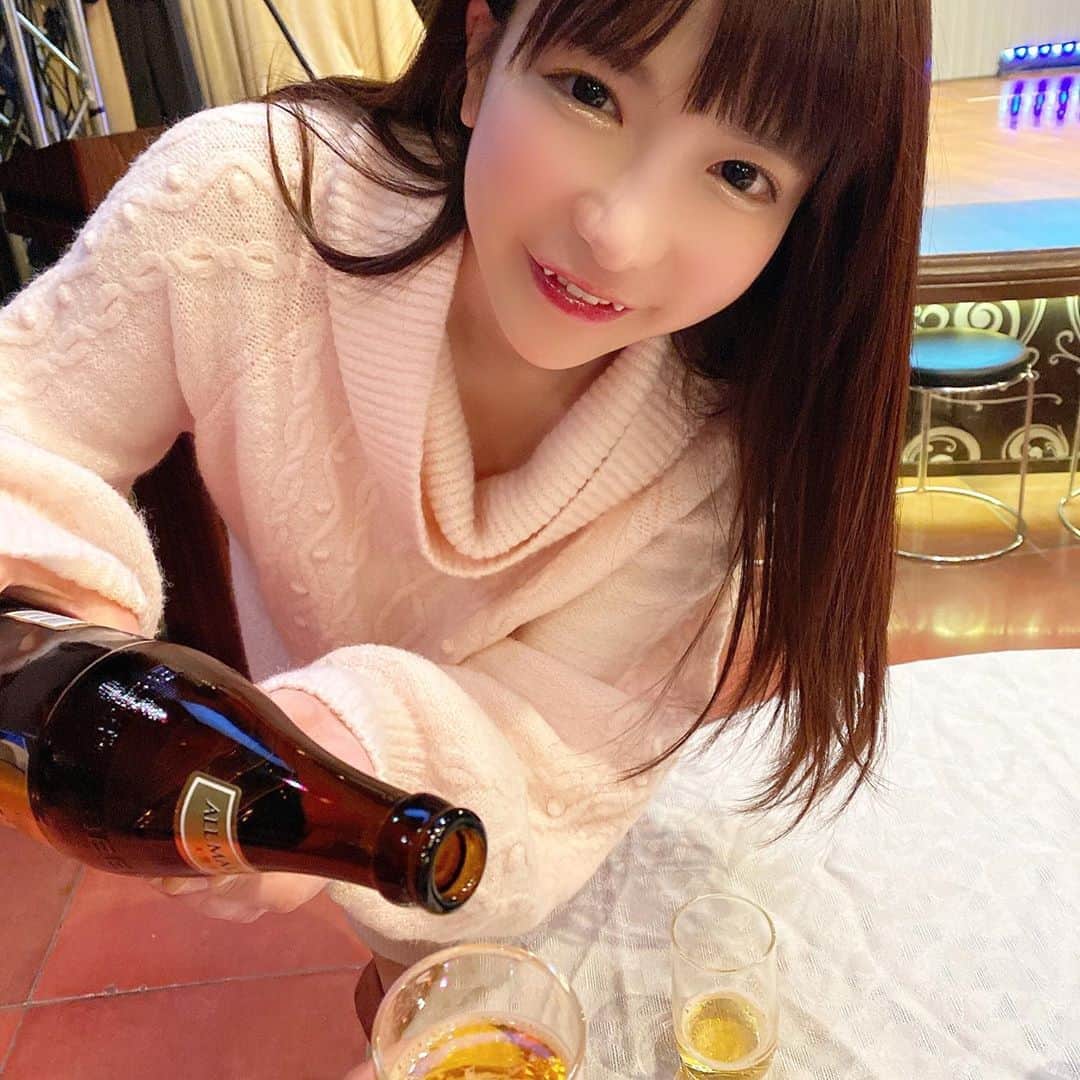 もえのあずきさんのインスタグラム写真 - (もえのあずきInstagram)「今日も一日おつかれさま💓 いっしょに乾杯しよ☺️🍻 #おつかれさま#beerstagram #元ビール売り子#ビール女子#japanesegirl #japanesebeer」1月22日 17時03分 - moeazukitty