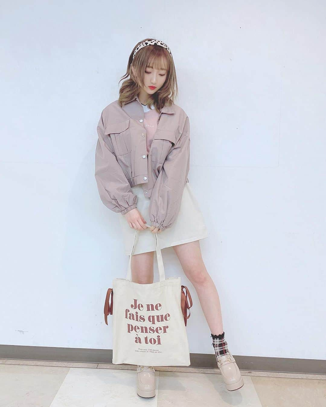 星野麻里愛さんのインスタグラム写真 - (星野麻里愛Instagram)「🍓wego staff style🍓  ナイロンショートCPOジャケット　¥4339 フリルリブロゴスウェット　¥2199 デイリーツイルタイトミニスカート¥2199  更新しました♡  詳細はプロフィールのURLを みてね！  #wego#wego大須店 #ウィゴー#春先取りコーデ #パステルピンク#ピンクコーデ #ラテコーデ#カチューシャ#パステルコーデ #可愛くなりたい#まりあコーデ」1月22日 17時20分 - maria.pink28