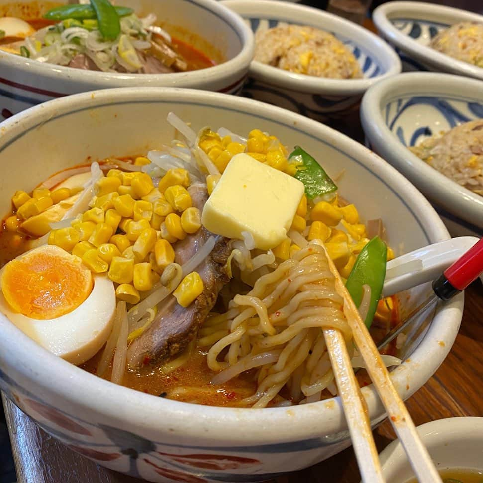 もえのあずきさんのインスタグラム写真 - (もえのあずきInstagram)「山盛りラーメンとチャーハンと餃子ぺろり😋😋😋 ブログに写真載せたらお店の名前教えてほしいって何人かに言われたから載せとく💕  #赤坂一点張#一点張#一点張り#赤坂グルメ #ラーメン女子#japaneseramen #japanesegirl #japanesefood #デカ盛りラーメン #大食い」1月22日 17時21分 - moeazukitty