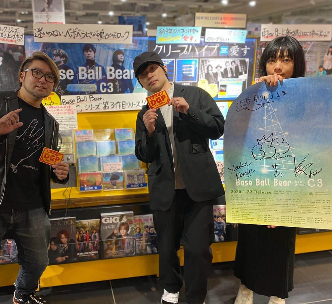 関根史織さんのインスタグラム写真 - (関根史織Instagram)「Base Ball Bear アルバム「C3」発売です  今日はタワーレコード新宿店、渋谷TSUTAYA、タワーレコード渋谷店に行ってきました  たくさん聴いてもらえたら嬉しいです よろしくお願いします  #baseballbear #bbb_c3」1月22日 17時22分 - sekine_bbb