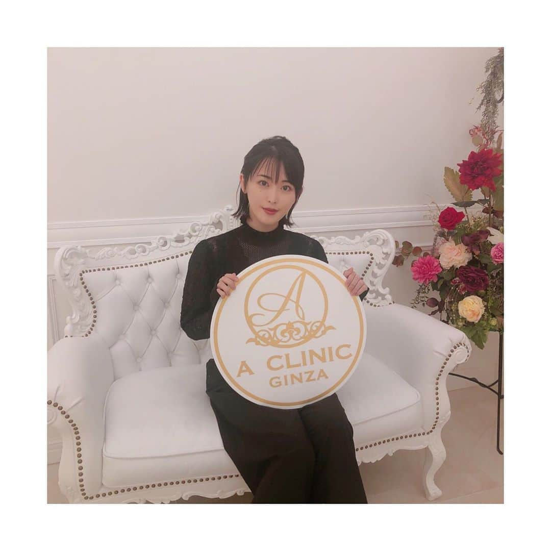 忍野さらさんのインスタグラム写真 - (忍野さらInstagram)「そのまんまカメラ . . . 1月2月は美容関連に専念しようということで @a_clinic_ginza さんにお邪魔してきました  24歳になり、身体の変化を感じてます・・・ 時々できる原因不明のニキビと、顔の左右差の改善。 小顔矯正やアンチエイジングも込めて、今回私はａスレッドという施術を受けました。 左右差がなくなり、かなりのリフトアップ...！ お肌はコラーゲンでこれからどんどんプルプルになっていくみたい・・・楽しみ♡ 今日は女の子向けの記事＾＾ @dr.taniguchi ありがとうございました . . .  #aスレッド #aclinic #aclinic銀座 #aクリニック #美容 #小顔 #美肌 #リフトアップ #美容外科 #美容皮膚科 #美容クリニック #谷口弘樹 先生」1月22日 17時23分 - oshinosara