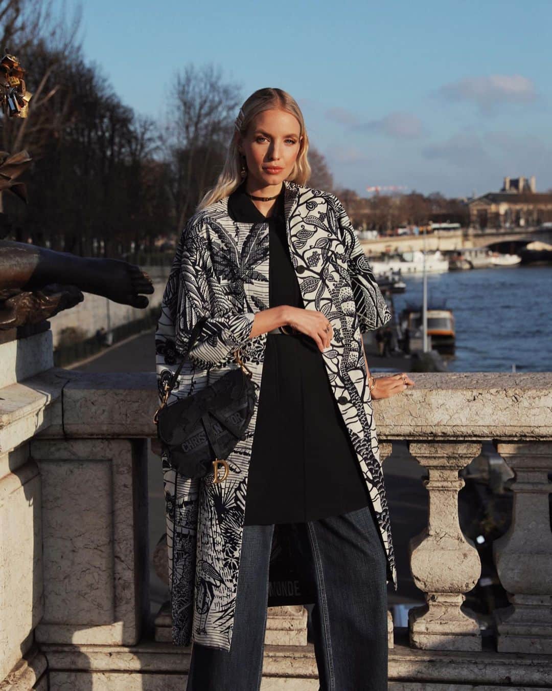 レオニー・ハンネさんのインスタグラム写真 - (レオニー・ハンネInstagram)「My look for Dior Couture. 🖤 Anzeige/Tag @dior #DiorCruise #Dior #Paris」1月22日 17時35分 - leoniehanne