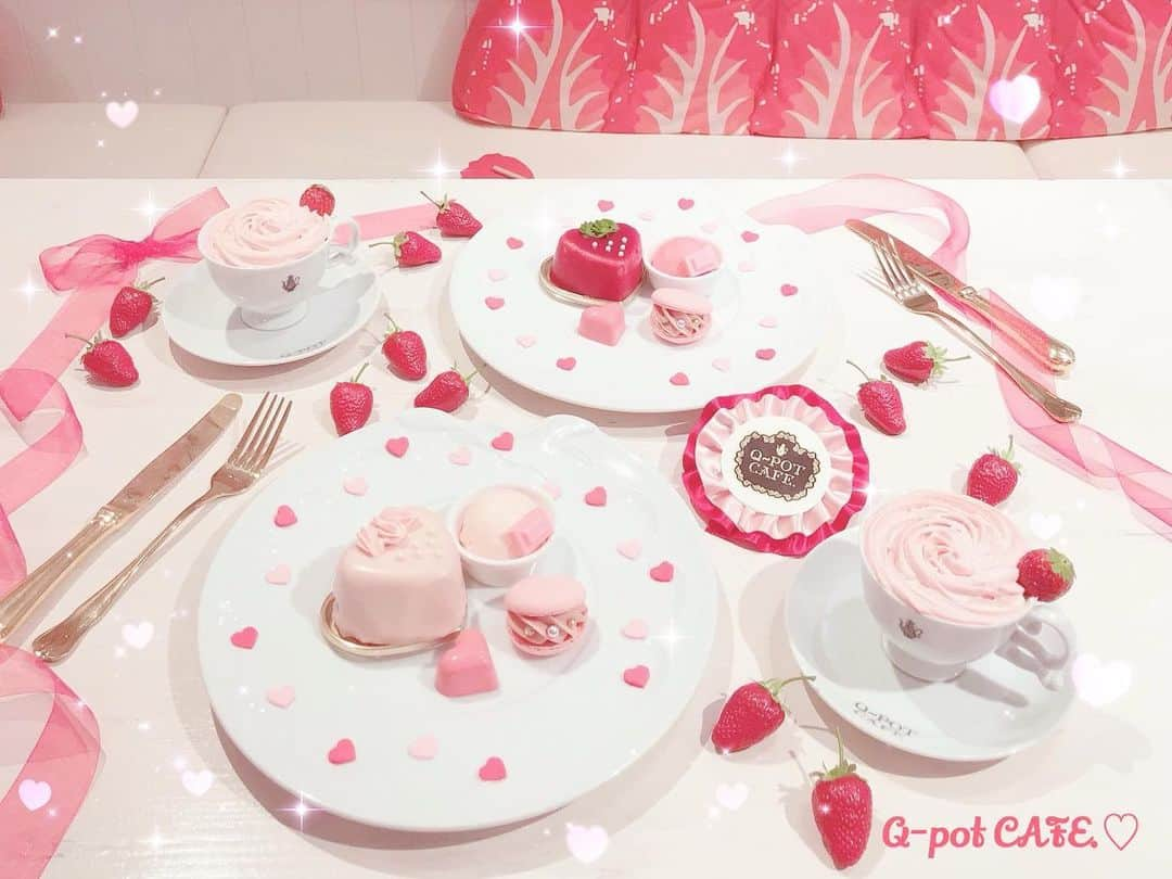 伊藤芽衣さんのインスタグラム写真 - (伊藤芽衣Instagram)「Q-pot CAFE. ﻿ 2020 Valentine Menu🍓﻿ ﻿ 1月11日(土)から﻿ スタートしているQ-potカフェさんの﻿ （@qpot_official ）﻿ バレンタインメニュー❤️﻿ ﻿ Q-pot CAFE. さんのメニューは﻿ オールシーズンかわいいけれど﻿ ﻿ バレンタインメニューは﻿ やっぱり特別かわいいから﻿ おすすめ🥺♡﻿ ﻿ #qpotcafe #qpot #pink﻿ #キューポットカフェ﻿ #バレンタインメニュー﻿ #いちご #strawberry﻿ #バレンタインメニュー﻿ #原宿カフェ #表参道カフェ﻿ #めいちカフェ巡り #カフェ巡り﻿ #スイーツ女子 #東京カフェ」1月22日 17時41分 - itoumei