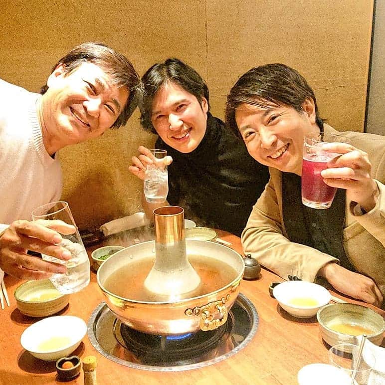 藤岡幸夫のインスタグラム：「久しぶりの完璧オフ…昔のボクだったら白金あたりの隠れ家レストランで「さっちー久しぶり！」と笑う彼女に「その眩しい笑顔だけで酔ってしまえる自分が嬉しいぜべいべー」と意味不明のアホになれたのに…それか今ではあーた、清塚信也&有村昆さん達と男子会…思い切りスイッチ切って笑いっぱなし😄」