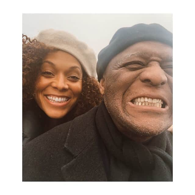 ジュリー・ヘンダーソンさんのインスタグラム写真 - (ジュリー・ヘンダーソンInstagram)「The face my beautiful papa makes when I make him take a photo.✨」1月22日 23時14分 - juliehenderson32