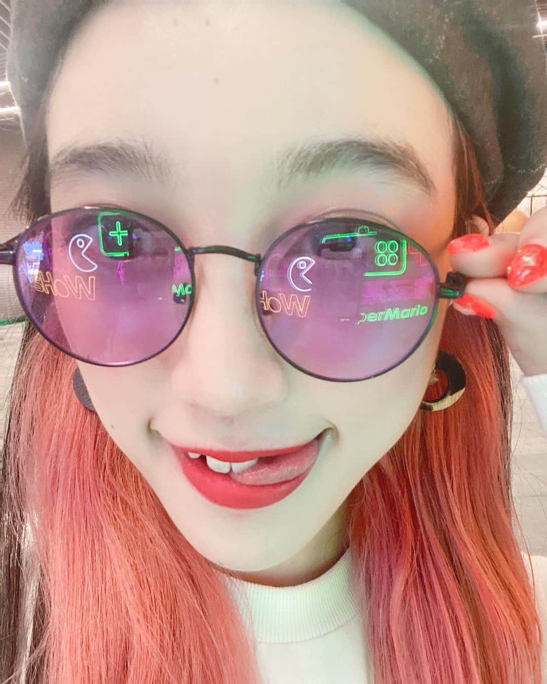 彩南(Ayana)のインスタグラム：「みなさまお久しぶりです🥰 彩南、生きてます。笑  去年後半から色々変化が起きまして.. やっと報告できます🤤❤️ 実は去年からライバーとして活動し始め たくさんの方に応援いただき、感謝です🥰 ライバーとして初のイベント参加。 リスナーさんの応援のおかげで テレビ出演イベント 女性部門3位に😢❤️ そして、tiktokアカウント7万人達成👏 beatpiaで検索してね🥰❤️ そしてそして、年始は中国でパフォーマンスをしてきました🥰 1人で海外でのLIVE🎤🐥✨ beatbox＆dance パフォーマンスをしてきました🎤🎶 たくさんの大きな経験をさせてもらえて 本当に幸せです。  でも、まだまだ走り抜けます。 たくさんのハッピーを この身体ひとつで届けたいのです。  こんなんで満足できないぞ🤤💪 今年も始まったばかり🔥  これからもよろしくお願いします😻  #beatbox #humanbeatbox  #model  #japan  #model #music #female #sk8fashion #girl #dancer #workout  #sexy #japanesegirl #fitnessgirl #skateboard #sk8 #fitness #dance #sk8girl #google #female_beatboxer #コーデ#モデル#グラビア」