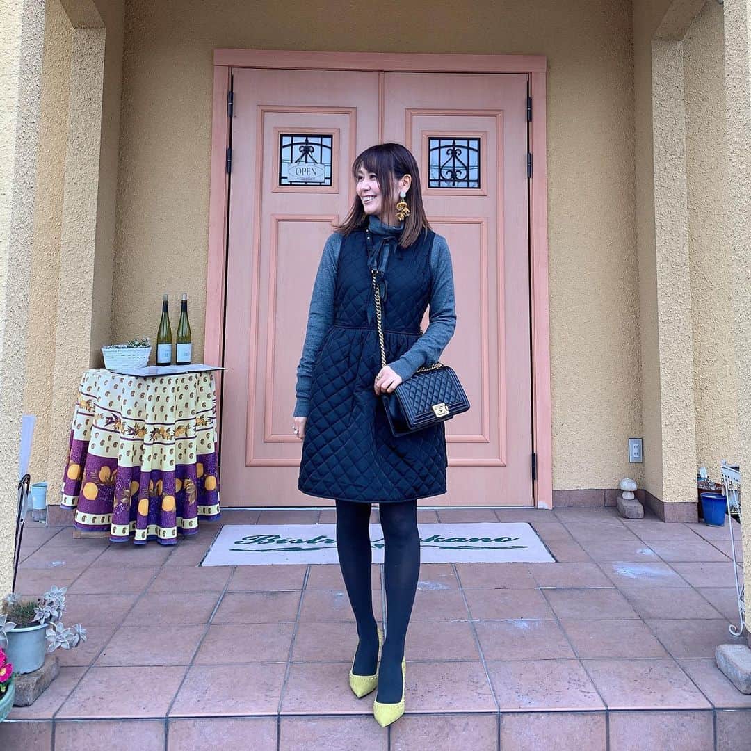 のインスタグラム：「こんばんは♡ おつかれさまです♡ ・ 久しぶりに滋賀ランチ ここのお店ボリューム満点で美味しかった😆💕 #ビストロなかの ・ キルティング素材が可愛いワンピ  @pb_select ・ tops  #ZARA onepiece  @pb_select  new✨ pierce #ZARA  new✨ shoes  #perico ・ ・  #滋賀ランチ#滋賀カフェ#今日のファッション#秋冬コーデ#冬ファッション#大人可愛い #大人可愛いコーデ #キルティング#fashion#code#Cafe#instafood#instahappy#cute#fairy#ootd#foodstagram」