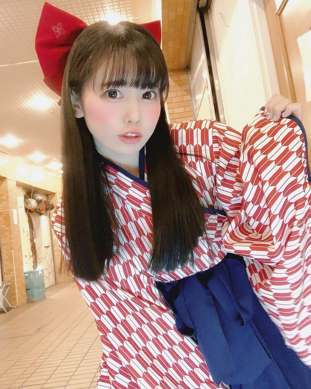 恋汐 りんごさんのインスタグラム写真 - (恋汐 りんごInstagram)「🍎 ❤️ 🍎 ❤️ 2020しよ初スナックあざらし (Ｕ ˘ᴗ˘ Ｕ) #恋汐りんご #大正浪漫  #japanesegirl  #japaneseidol  #idol」1月22日 18時01分 - sioringogo