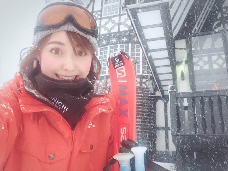 佐藤由季さんのインスタグラム写真 - (佐藤由季Instagram)「さとうゆきだけに ゆき❄️降らせて帰ってきました🙋‍♀️笑 そして今回も美味しかった上国カレー🍛 今年はラムが入っているスパイシーなレッドカレーとお馴染みのガーナチョコカレー🍫 ちなみに今年のレンタルウェアはオレンジ だった🧡なんだか縁を感じます😍 今年もご褒美レポートを ありがとうございました⛷ また詳しくはブログにて…🙋‍♀️ #bayfm  #プレシャスレポート  #上越国際スキー場  #上国  #新潟  #スキー  #ご褒美レポート  #雪  #降らせた （笑） #佐藤由季 だけに #ゆきの女王 （笑） #ANNA さん命名💓 #カレー  #レッドカレー  #ガーナチョコカレー  #レンタルウェア  #オレンジ  #ジャイアンツカラー  #ニット帽 忘れて急遽百均（笑） #今年で上国7年目  #毎年ありがとうございます  #来年も …😍」1月22日 18時04分 - yukisato0710