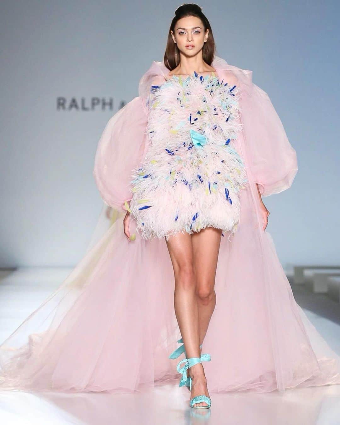Zhenya Katavaのインスタグラム：「🍬 @ralphandrusso」