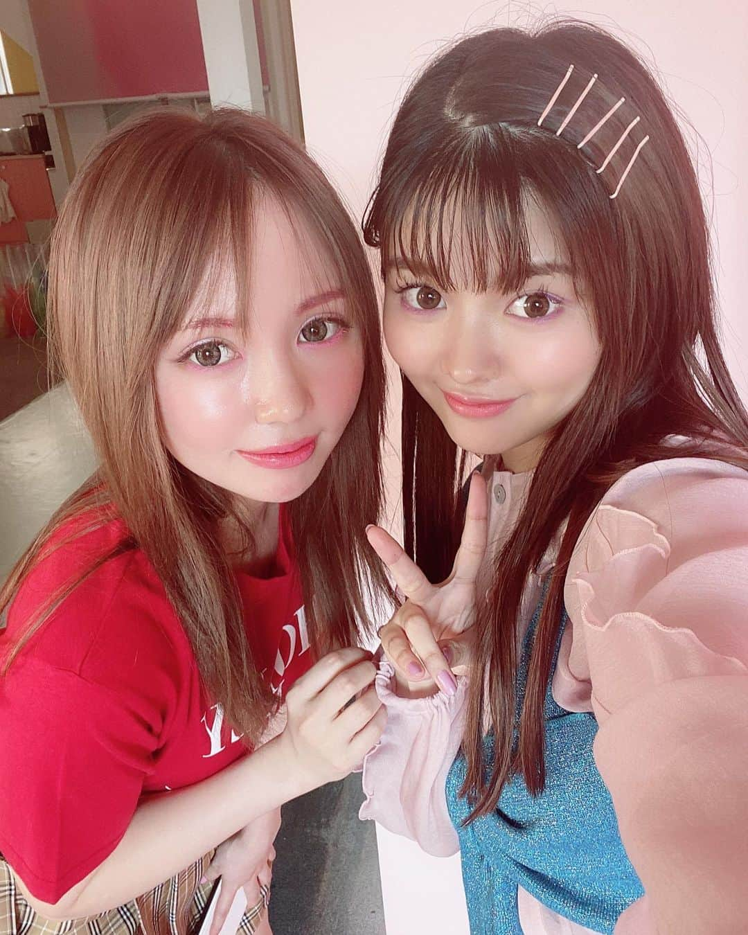 徳本夏恵（なちょす）さんのインスタグラム写真 - (徳本夏恵（なちょす）Instagram)「﻿ ﻿ ﻿ ﻿ ﻿ LARME 今月号のオフショット🖤🖤﻿ ﻿ 今月は組撮影で、﻿ 憧れすぎるお方達と、﻿ ご一緒できて、本間に嬉しかったのです🥺﻿ ﻿ ﻿ ﻿ ﻿ ﻿ ﻿ #みんな読んでね#とっても緊張しました#大きな名前のカットもあったりするよ#バックの中身は私の中のベストオブベスト詰め込んでます#推し事してくれるととても嬉しい、、、﻿」1月22日 18時28分 - nachos_kimono