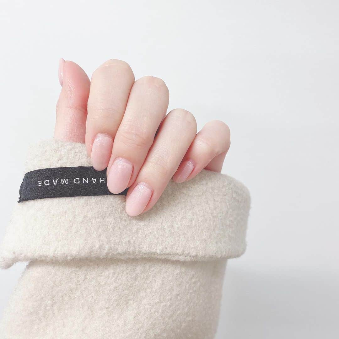 吉次玲奈さんのインスタグラム写真 - (吉次玲奈Instagram)「手が綺麗に見えるカラーが一番好き🥰 #nail #ネイル」1月22日 18時38分 - rena_yoshitsugu
