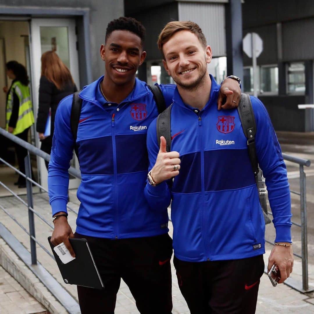 イヴァン・ラキティッチのインスタグラム：「Pichuuuu...😁 vamos pa ibiza.🛫⚽️ #vuelvelacopadelrey @juniorfirpo3」