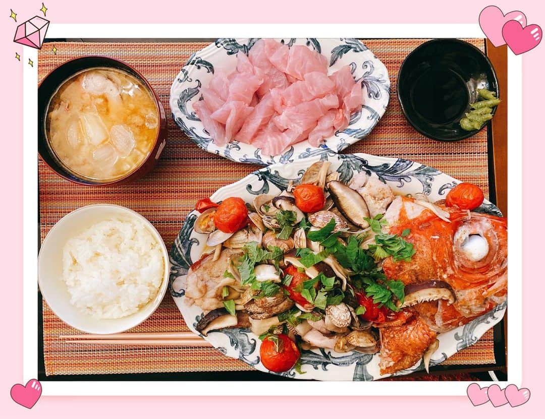 里美ゆりあのインスタグラム：「#アクアパッツァ 作ってみたら美味しい😋 寝かせた#金目鯛 も#美味しい 釣ってきた魚を料理して食べるは本当に最高な#贅沢 #満足 💓  #ごはん #料理 #釣り #fishing  #fish #魚 #刺身 #ありがとう #感謝」