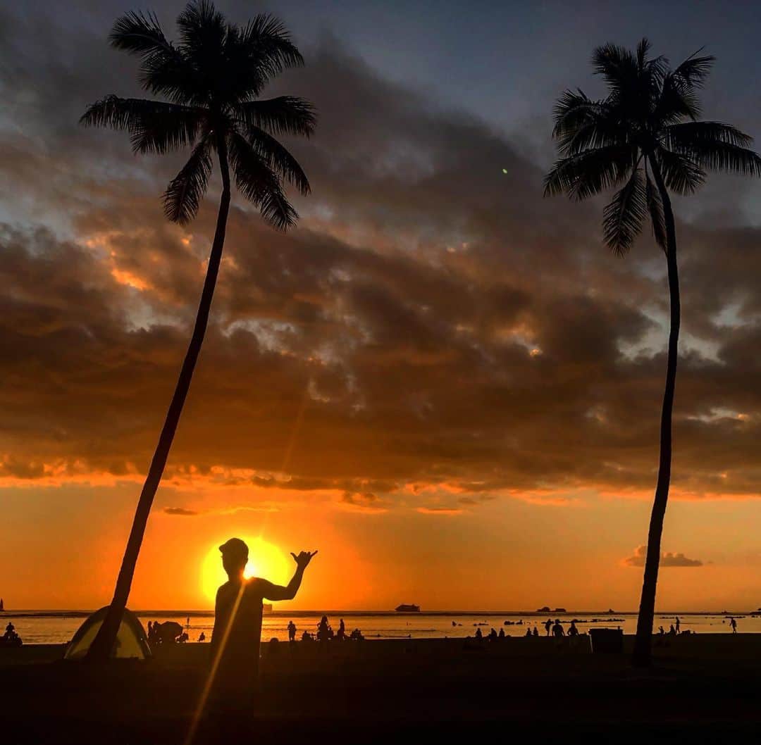 君島良夫のインスタグラム：「That little crazy SUN of a BEACH😎🤙🏼🌴🌅」