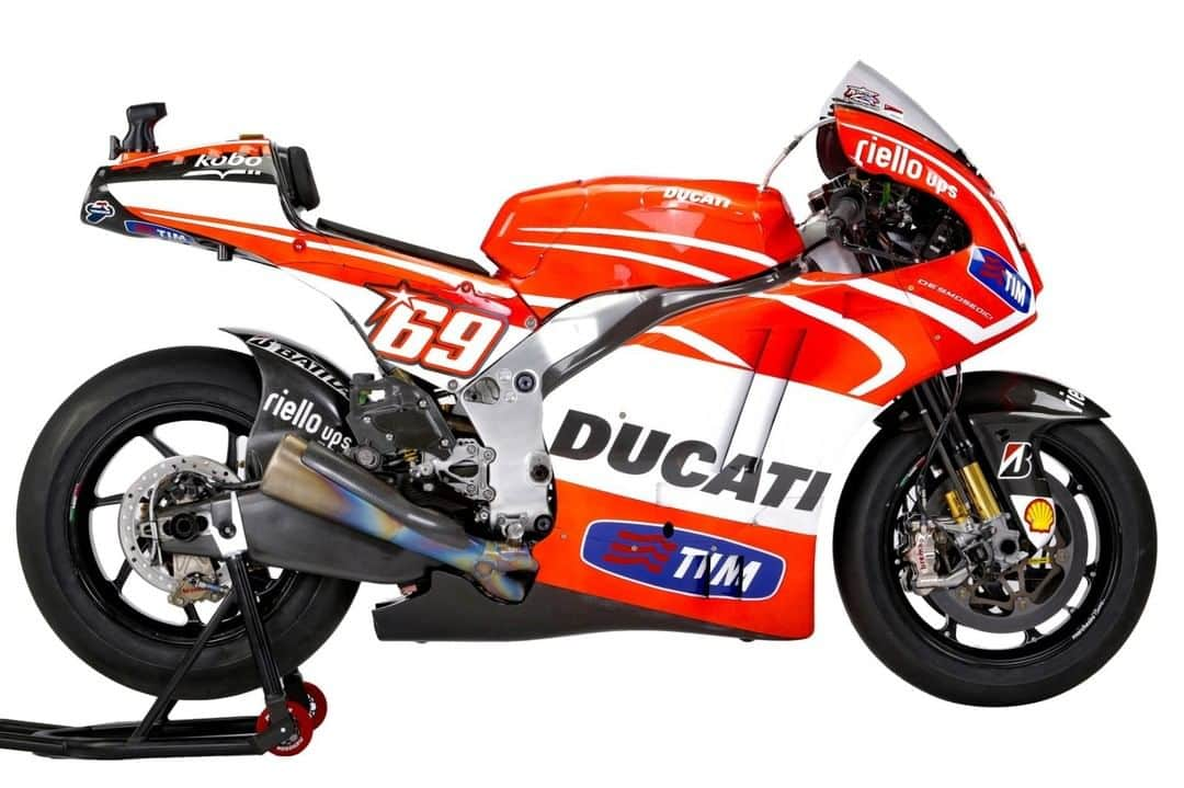 MotoGPさんのインスタグラム写真 - (MotoGPInstagram)「A decade of Ducatis! 🤩 // See how the Bologna bullet has evolved over the years! 🔴 Follow the 2020 @ducaticorse launch tomorrow from 20:00 (GMT+1) to get your first look at the new machine! 🙌 #MotoGP #AD04 #DP9 #Motorsport #Motorcycle #Racing #DucatiTeam2020」1月22日 19時04分 - motogp