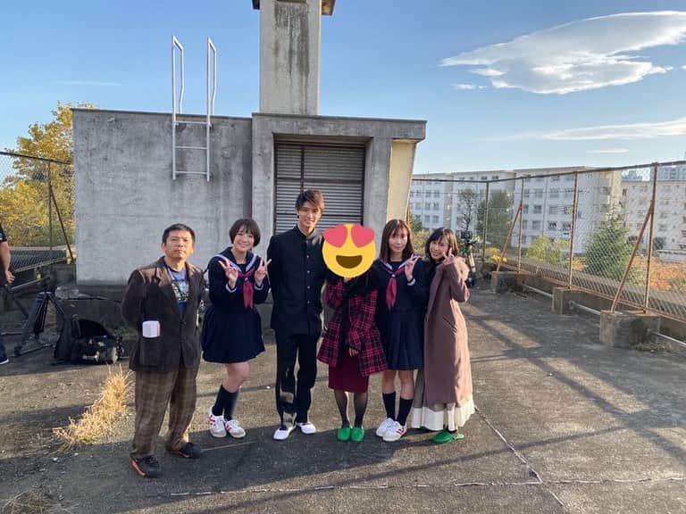 七尾カンナのインスタグラム：「. . 【出演情報】 映画｢私だってするんです｣に慰舞柘榴役として出演させていただきました！ . もともと漫画原作の作品で、原作の柘榴は大和なでしこ、成績優秀、憧れの的という言葉が似合う女性で、こんなちんちくりの私が演じれるかとても不安でしたが、キャストさんもスタッフさんも皆さんお優しくて温かい現場で、主演の加藤智子さんや、光役の紺野栞ちゃんと芝居で掛け合うのがとっても楽しかったです！ . 撮影初日には原作の小谷真倫先生も来て下さり、台本にサインとイラストも描いていただきました🥺💞 . 春頃公開予定なのでお楽しみ！公開までにぜひ原作も読んでみてね☺️💕 . . . . #加藤智子 さん #紺野栞 ちゃん #七尾カンナ #私だってするんです #新潮社 #コミックバンチ #フォローミー」