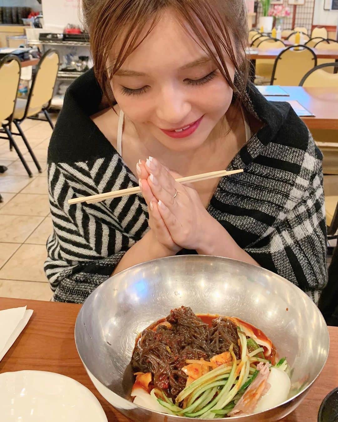 宇野実彩子さんのインスタグラム写真 - (宇野実彩子Instagram)「. また冷麺です笑。 今日は辛くしました🌶♥️ ハマると毎日通ってしまうんです🍜  では、いただきますっ🙏🏻」1月22日 18時57分 - misako_uno_aaa