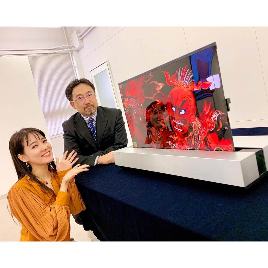 奈津子さんのインスタグラム写真 - (奈津子Instagram)「ぐにゃぐにゃと押し曲げられる「4KローラブルOLED」と名脇役を目指したというスタイリッシュで値ごろな価格帯の「PLAINLY」シリーズを大阪のシャープさんで取材させてもらいました☺️詳しくは記事にしますがアドレナリンがドバドバでるほど楽しかったです✨ ・ ・ #家電 #家電好き #家電女優 #奈津子 #シャープ　#大阪 #奈津子の家電録」1月22日 18時58分 - natsuko_kaden