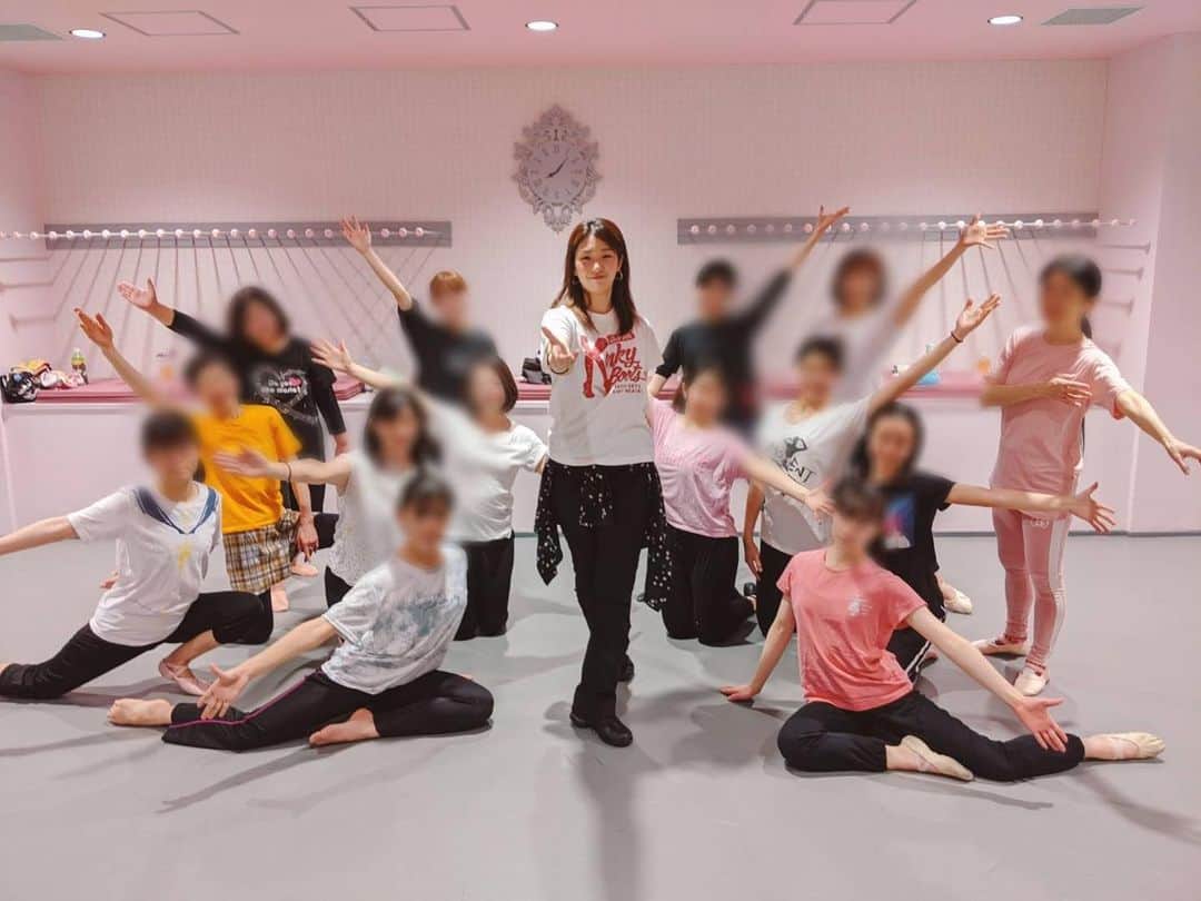 優ひかるのインスタグラム：「有楽町にあります。﻿ クラレスさんのダンスワークアウト﻿ 代行レッスンをさせて頂いておりました。﻿ ﻿ 昨日でラストレッスンだったのですが…﻿ 皆さん楽しく踊っていただける﻿ 『MAMMA-MIA！』を踊って頂きました！﻿ ﻿ 3回のみの限られたレッスンではありましたが﻿ 皆さん素敵に踊って頂いて 楽しく笑顔で一緒に汗を流しました✨✨﻿ ﻿ 東京でのレッスンは初めてでしたので﻿ とても良い経験になりました‼️﻿ ﻿ クラレスの皆様ありがとうございました😊﻿ ﻿ #ダンスワークアウト﻿ #銀座#有楽町#Classy Lessons﻿ #代行レッスン#感謝#経験#ダンス﻿ #元宝塚#月組#男役」