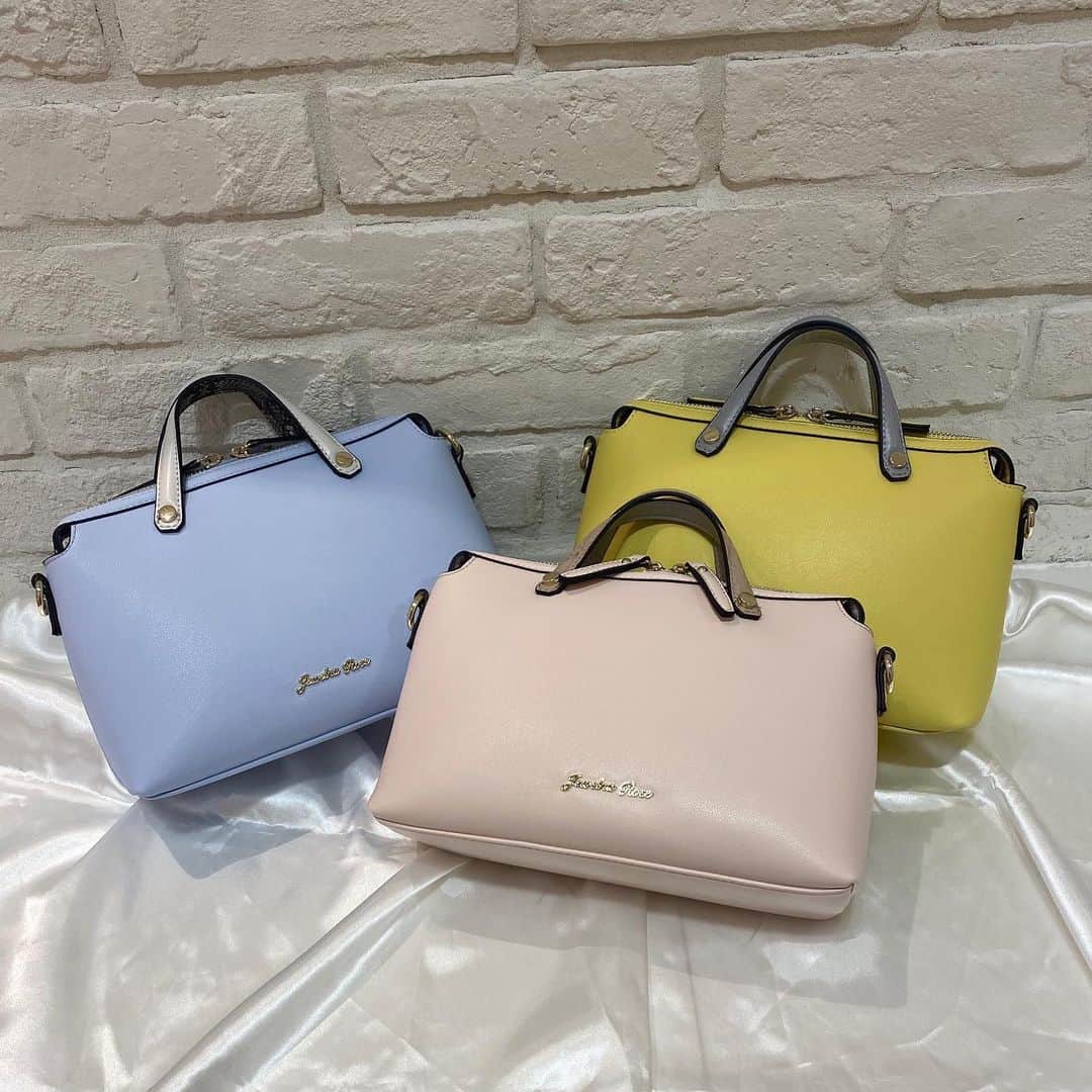 のインスタグラム：「. . 人気のハンドバッグから新色が登場！ . オランプショルダーバッグ No.16011 Color:ベビーピンク、レモンイエロー、ペールブルー Price:¥6,500(＋tax) . . 東急プラザ表参道原宿店 Tokyu Plaza Omotesando Harajuku 📞03-6804-1361 OPEN/11:00〜21:00 . . #jewelnarose #ジュエルナローズ#tokyo #harajuku #原宿#東急プラザ表参道原宿#新作#表参道#2020ss#春夏#春コーデ#お出かけコーデ#デートコーデ#ミニバッグ #モテコーデ #tokyuplaza#omotesando#shibuya#shoulderbag#sightseeing #newitem#spring#summer#cordinate#kawaii#fashion#newarrivals#东京#旅游#日本旅游」